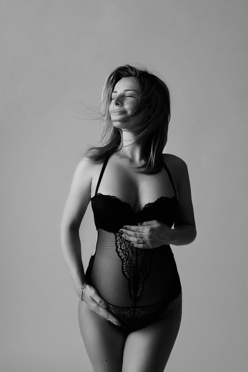 Photo 2 sur 9 réalisée par Aurélie Perillou, formateur du cours Em'Bref - La photographie de grossesse en studio