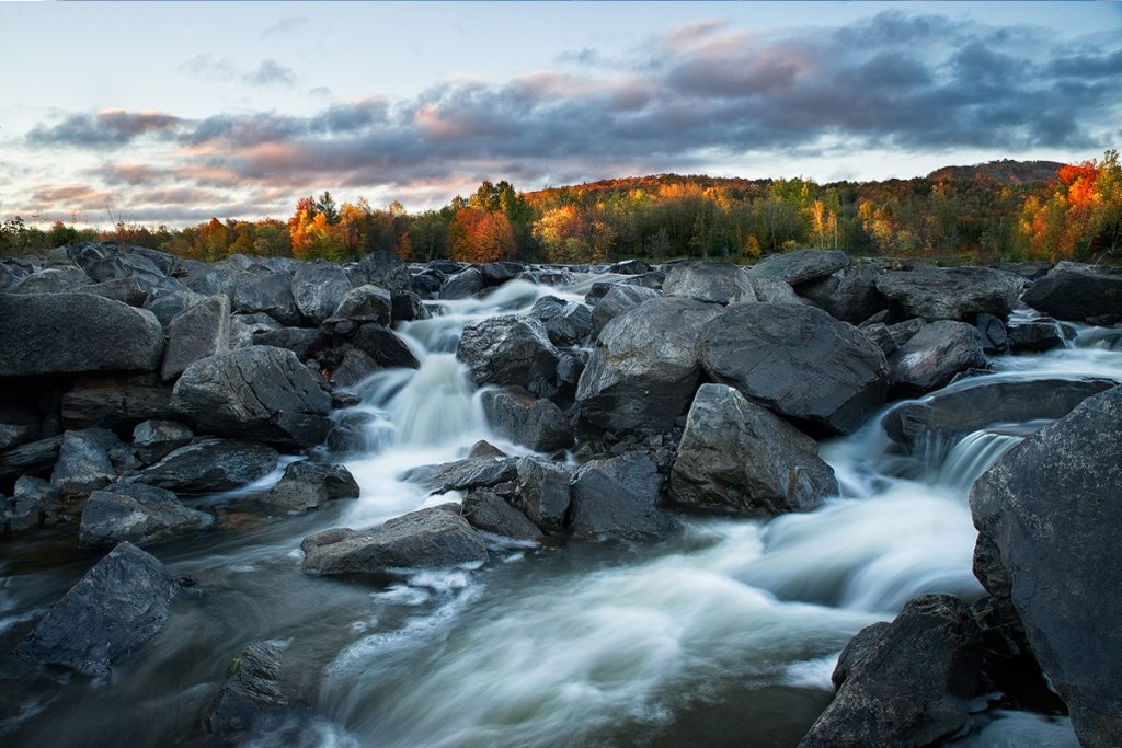 photo de cascade avec une vitesse lente
