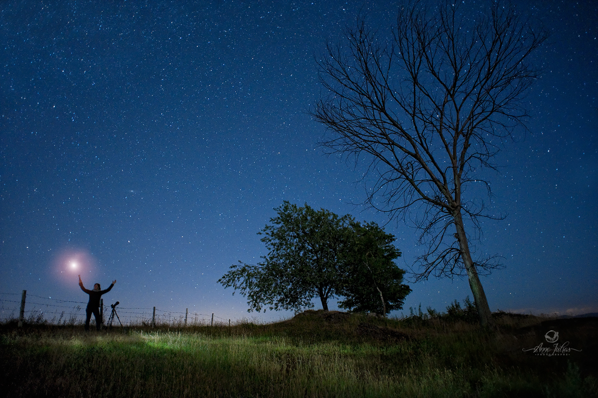 Nikon D700 | 20mm | ISO 3200 | f/2.8 | 20 sec 